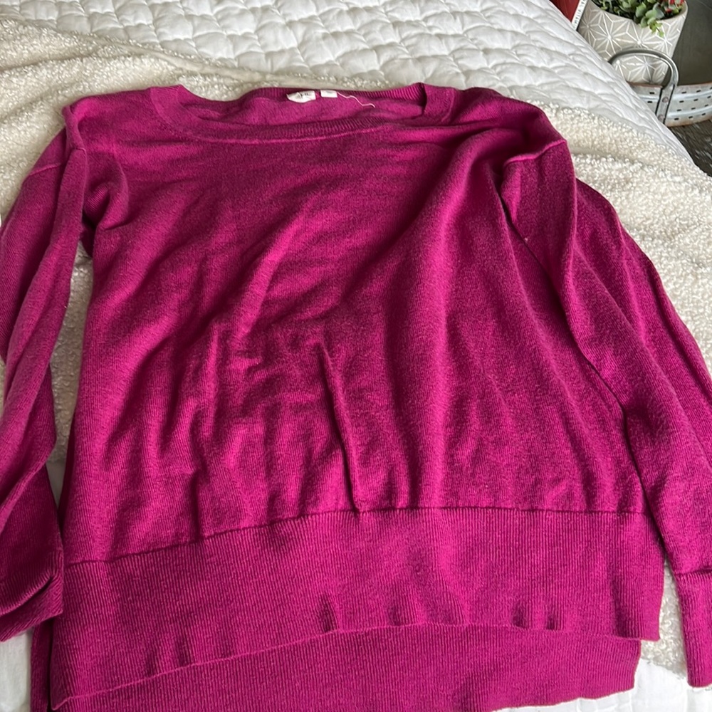 Gap sweater